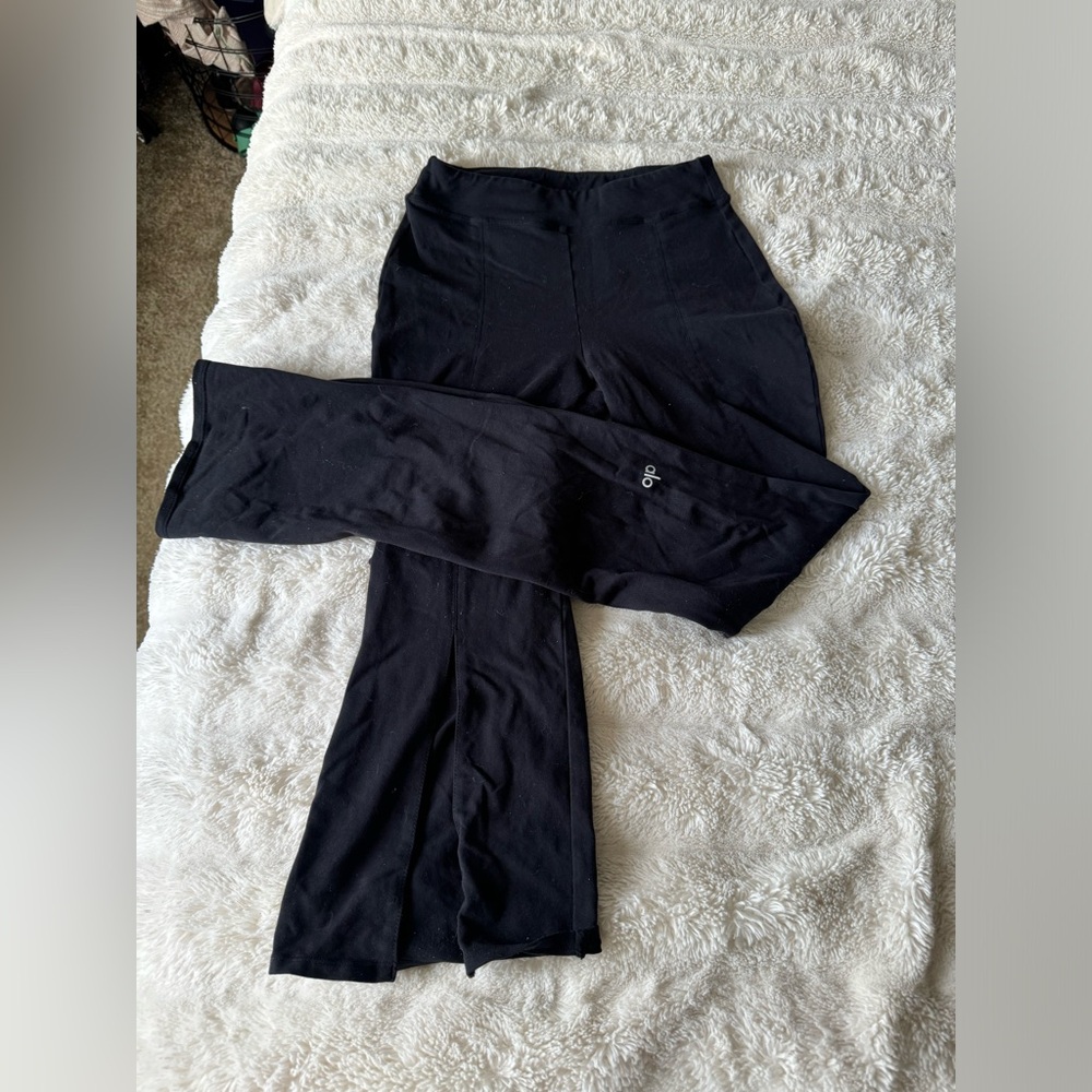 ALO Yoga Airbrush High Waisted Flutter M